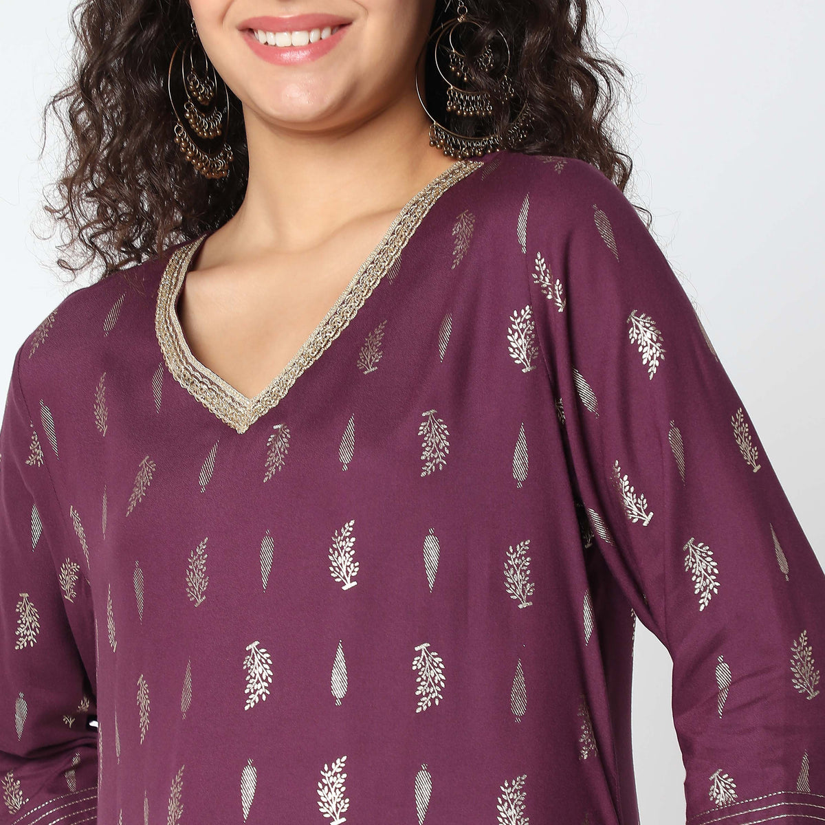 Women Wearing Straight Fit Printed Kurta