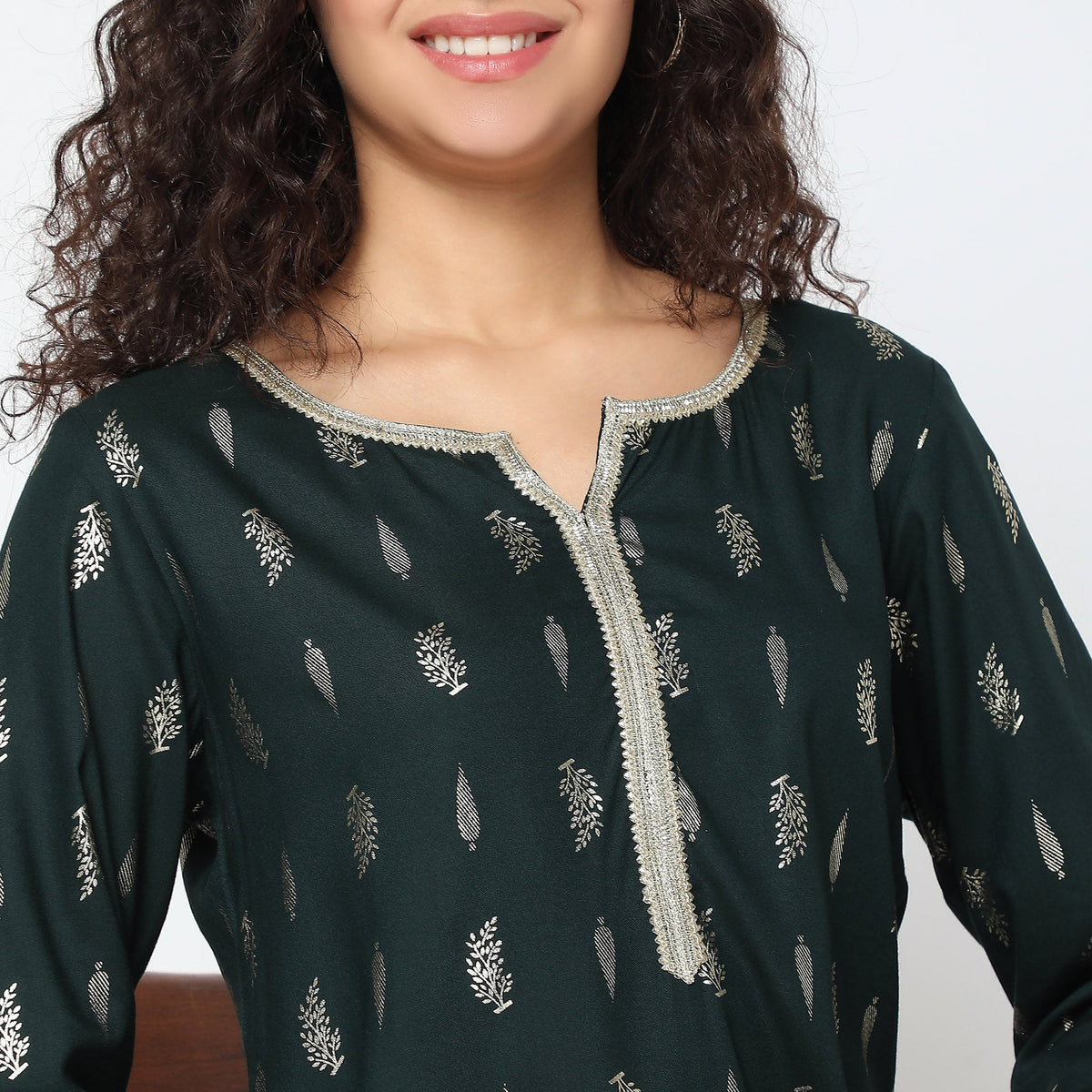 Women Wearing Straight Fit Printed Kurta