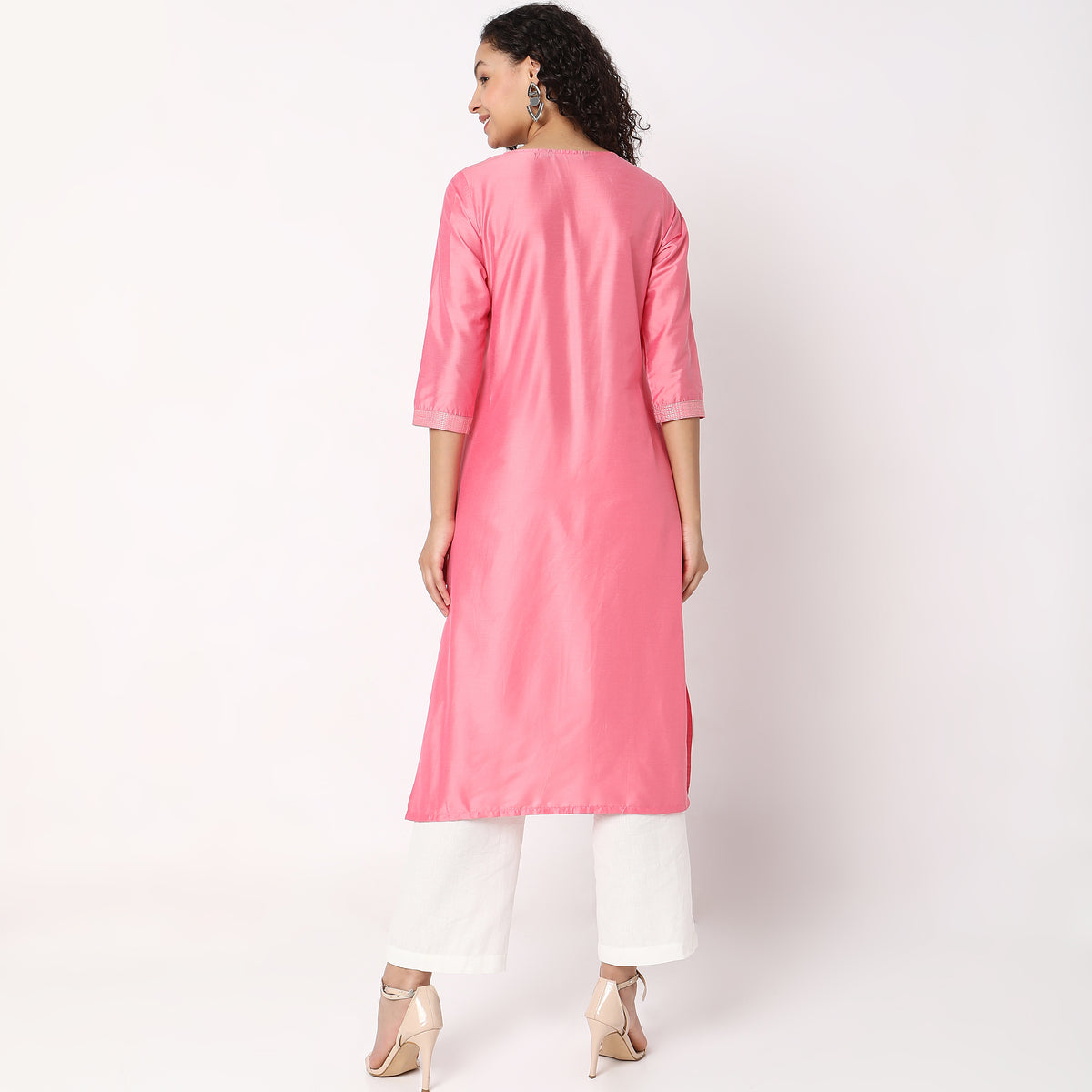 Straight Fit Embellished Kurta