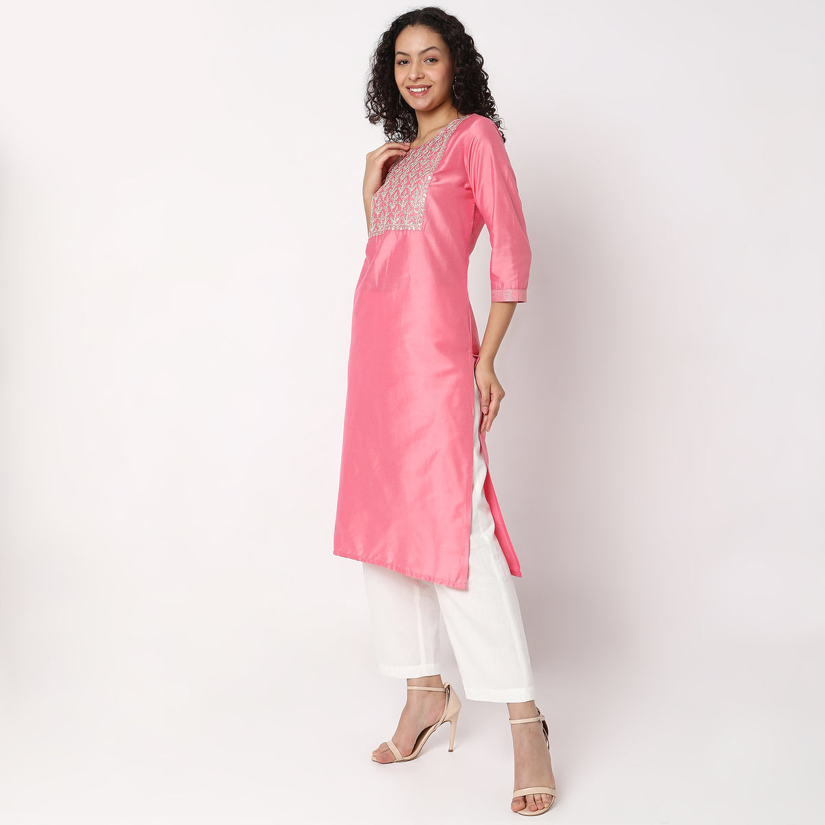 Straight Fit Embellished Kurta