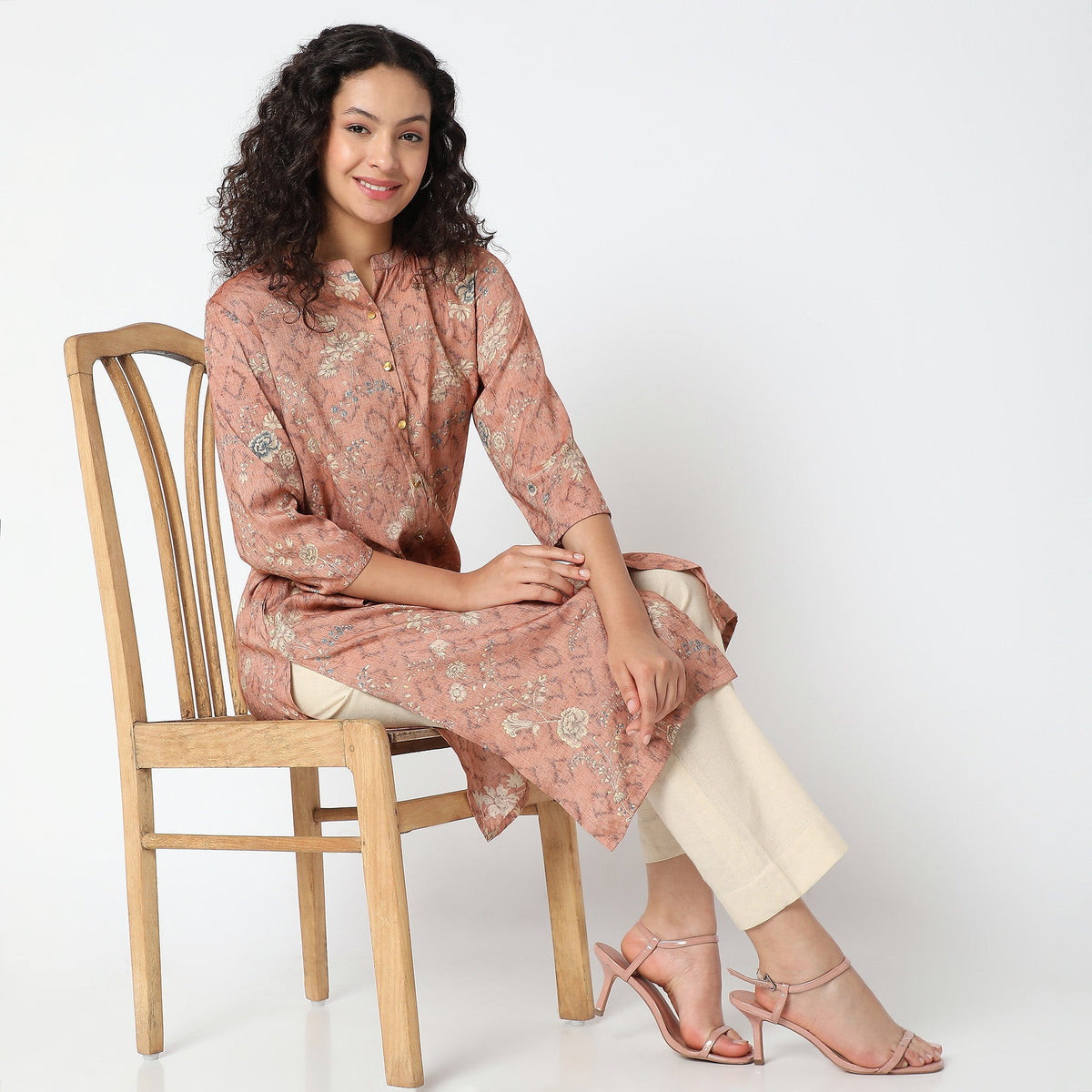 Women Wearing Straight Fit Printed Kurta