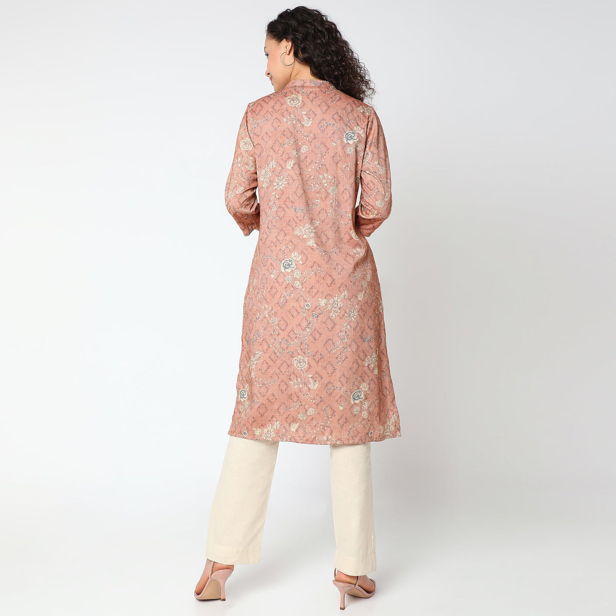 Women Wearing Straight Fit Printed Kurta