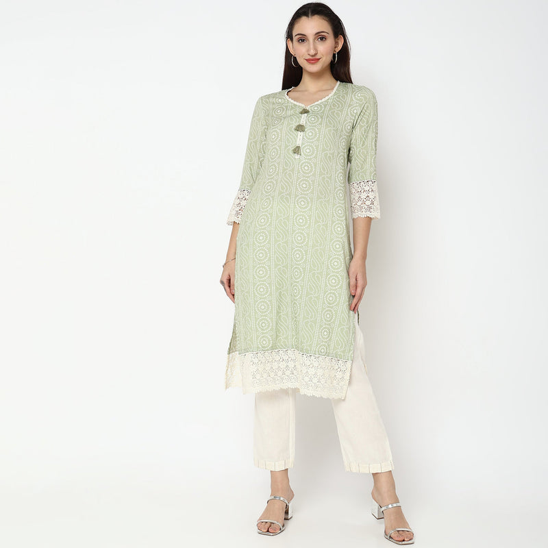 Women Wearing Straight Fit Printed Kurta