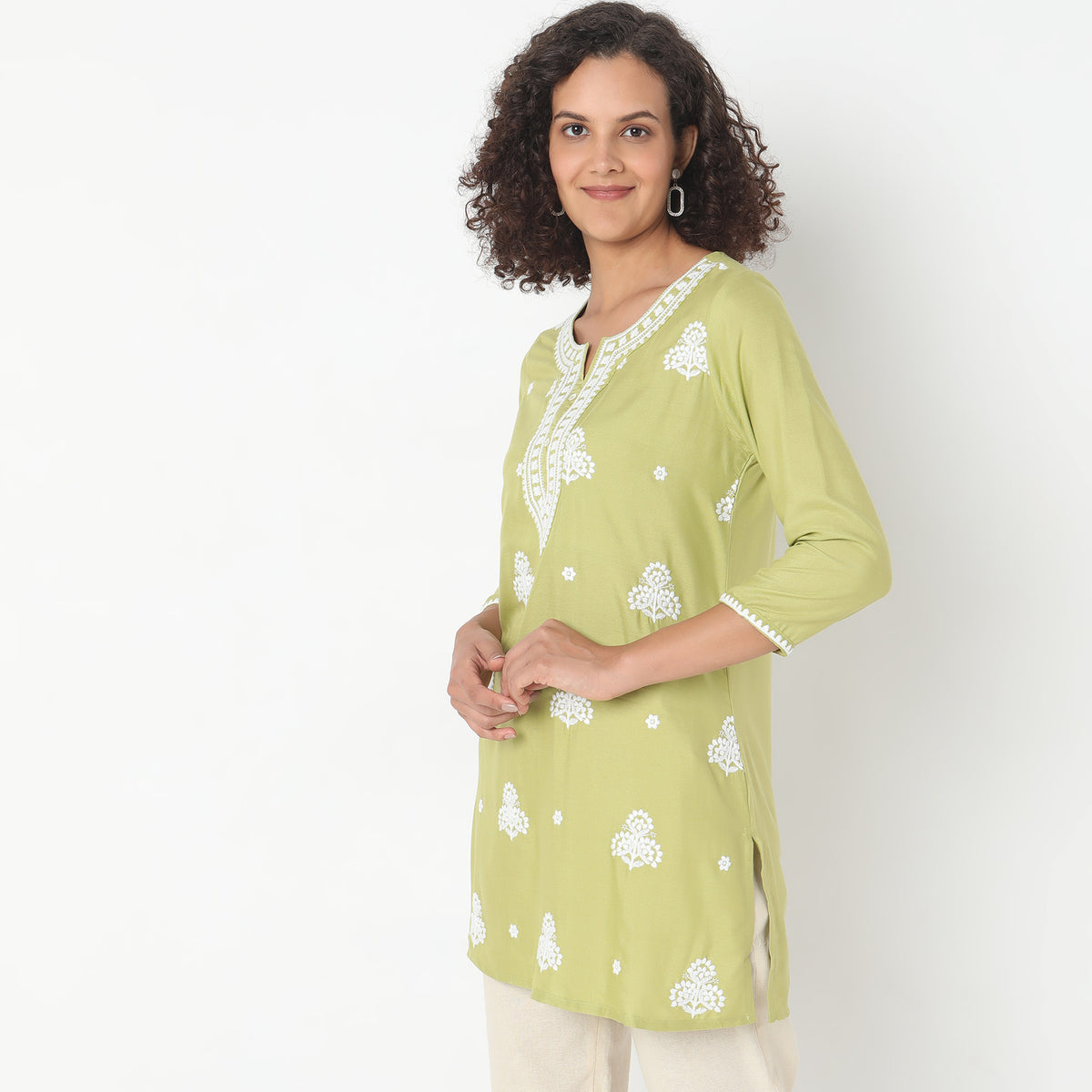 Straight Fit Embroidered Kurta