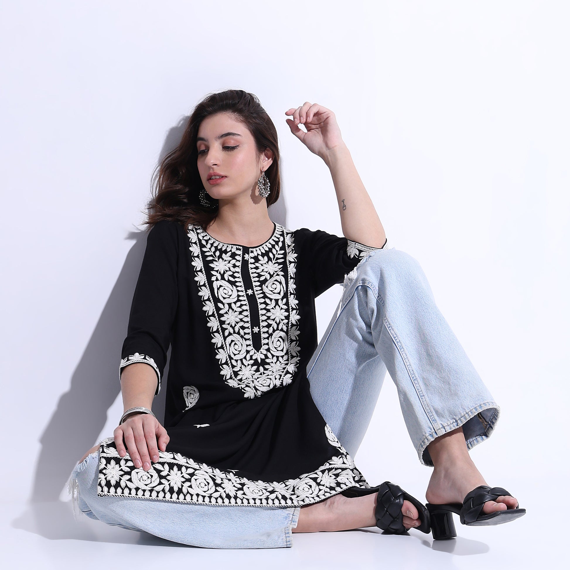 Straight Fit Embroidered Kurta