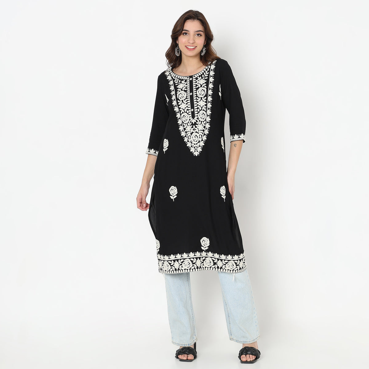 Straight Fit Embroidered Kurta