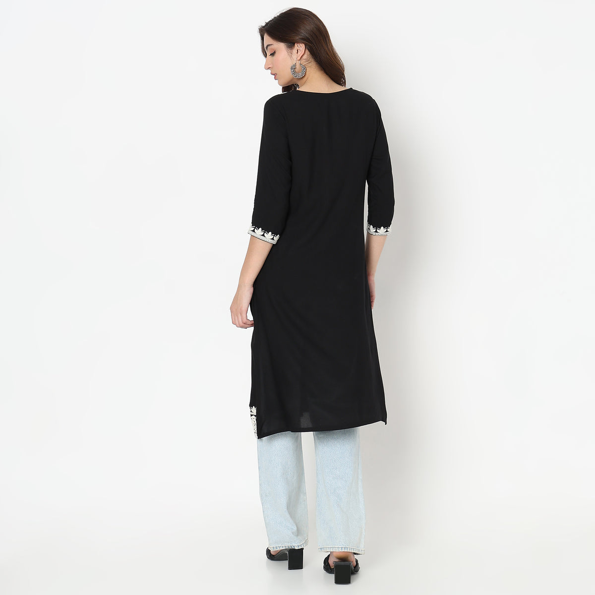 Straight Fit Embroidered Kurta