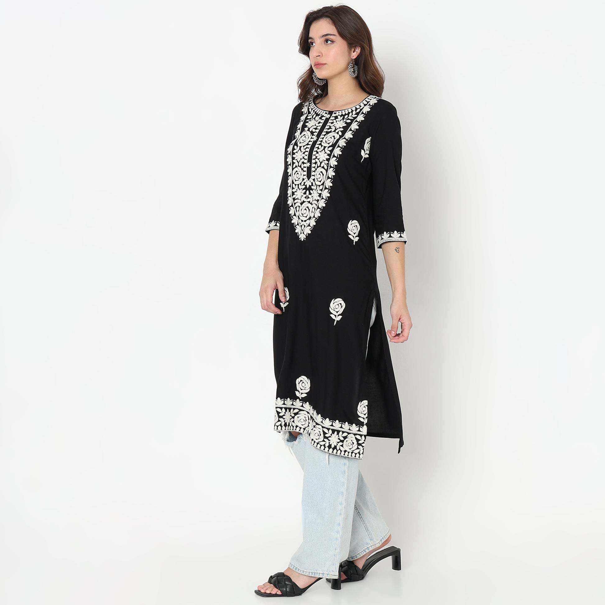 Straight Fit Embroidered Kurta