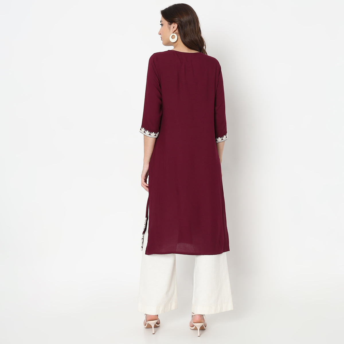 Straight Fit Embroidered Kurta