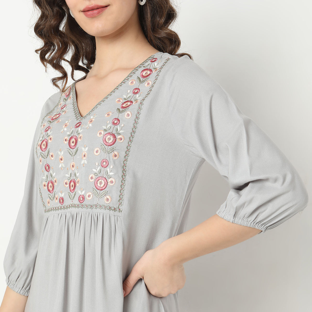 Straight Fit Embroidered Kurta