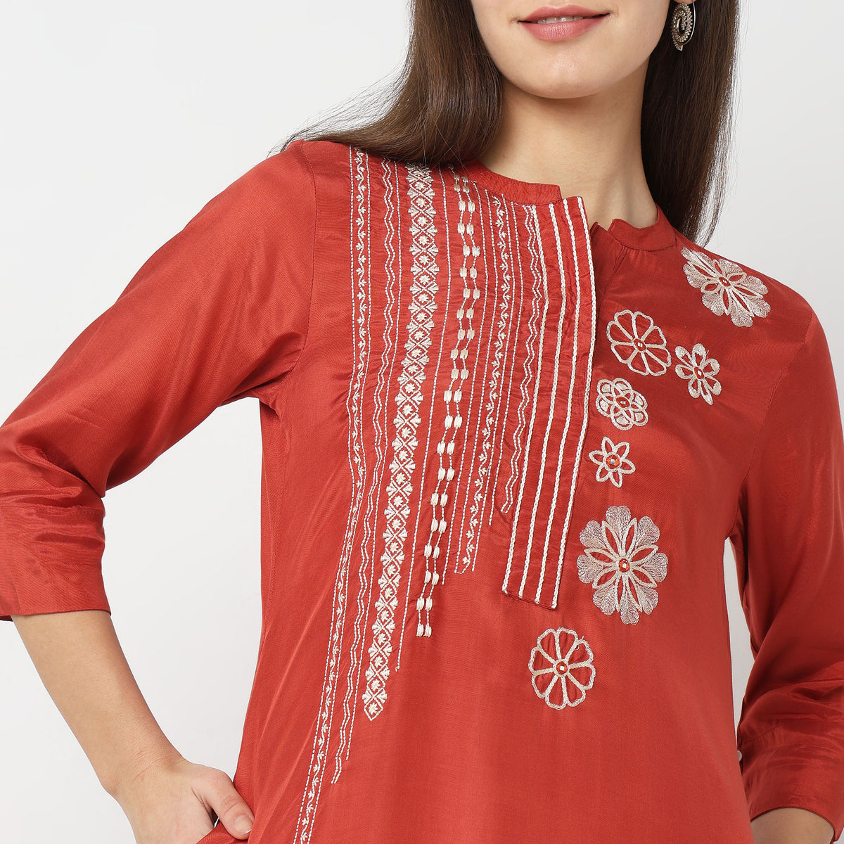 Straight Fit Embroidered Kurta