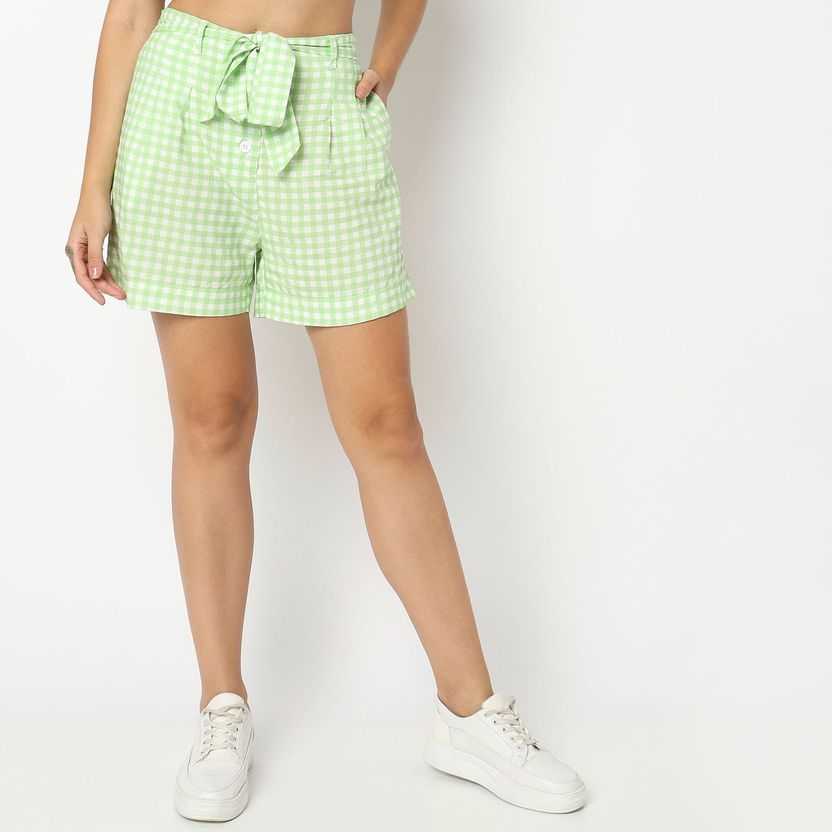 Women Wearing Relaxed Fit Checkered Mid Rise Short