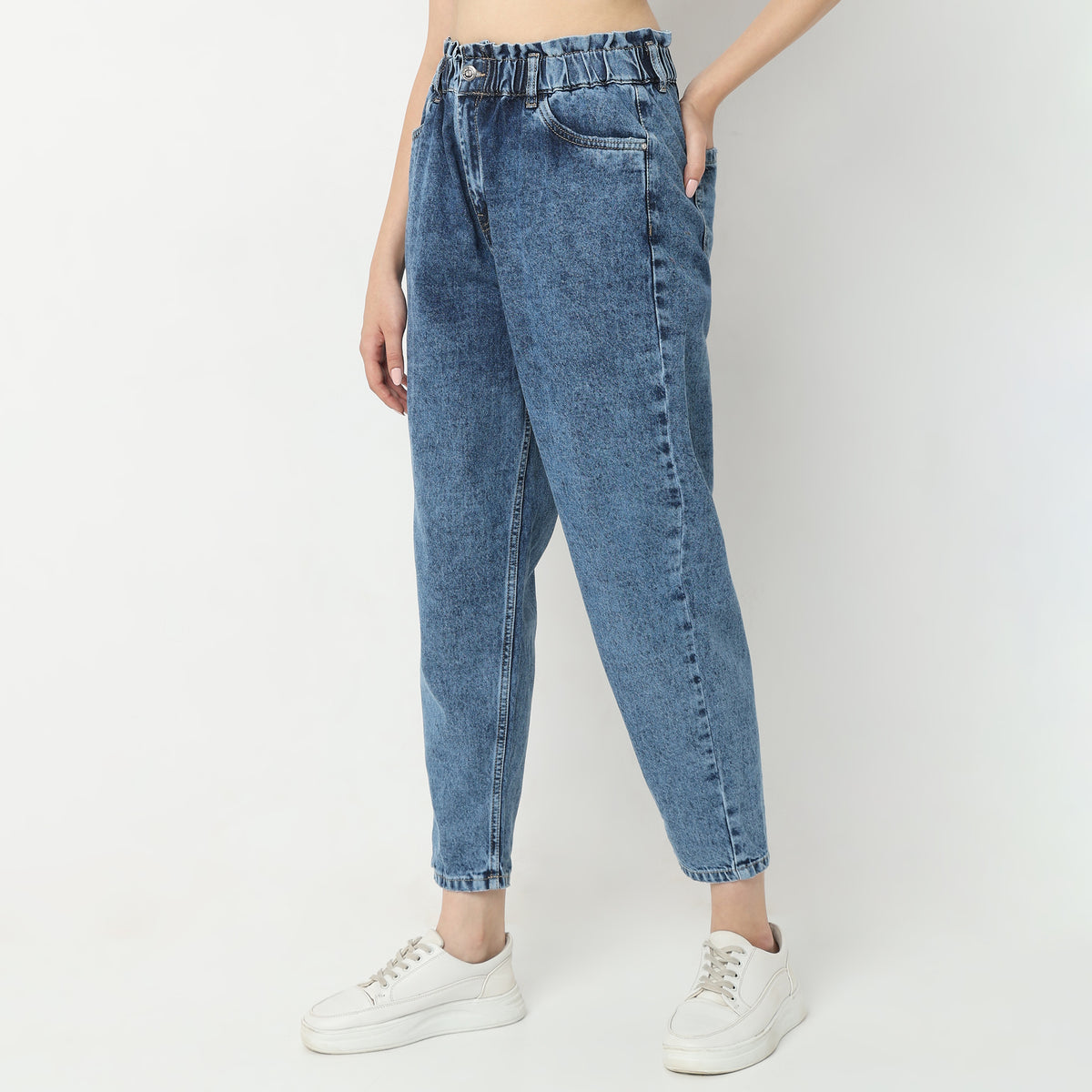 Slouch Fit Solid High Rise Jeans