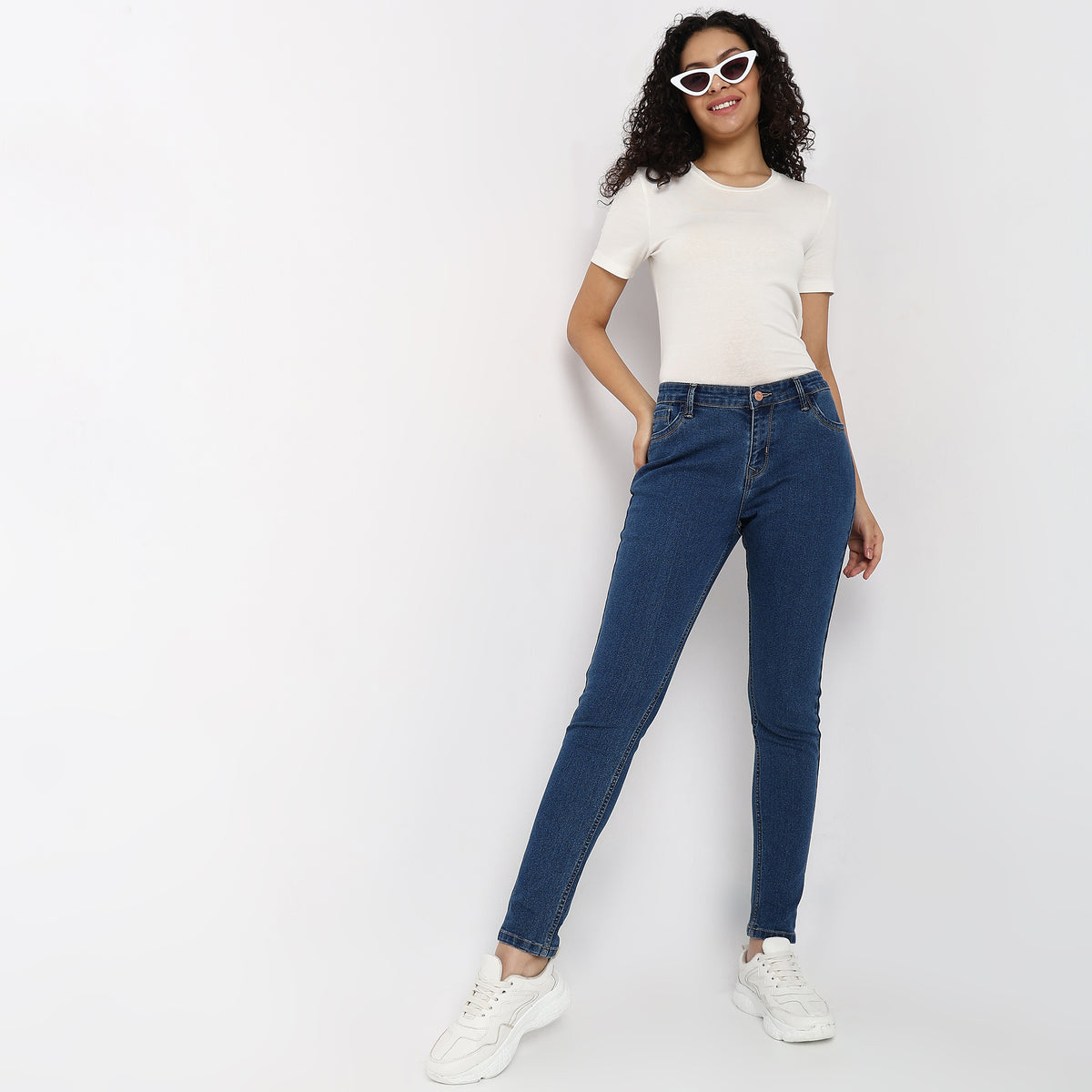 Skinny Fit Solid Mid Rise Jeans