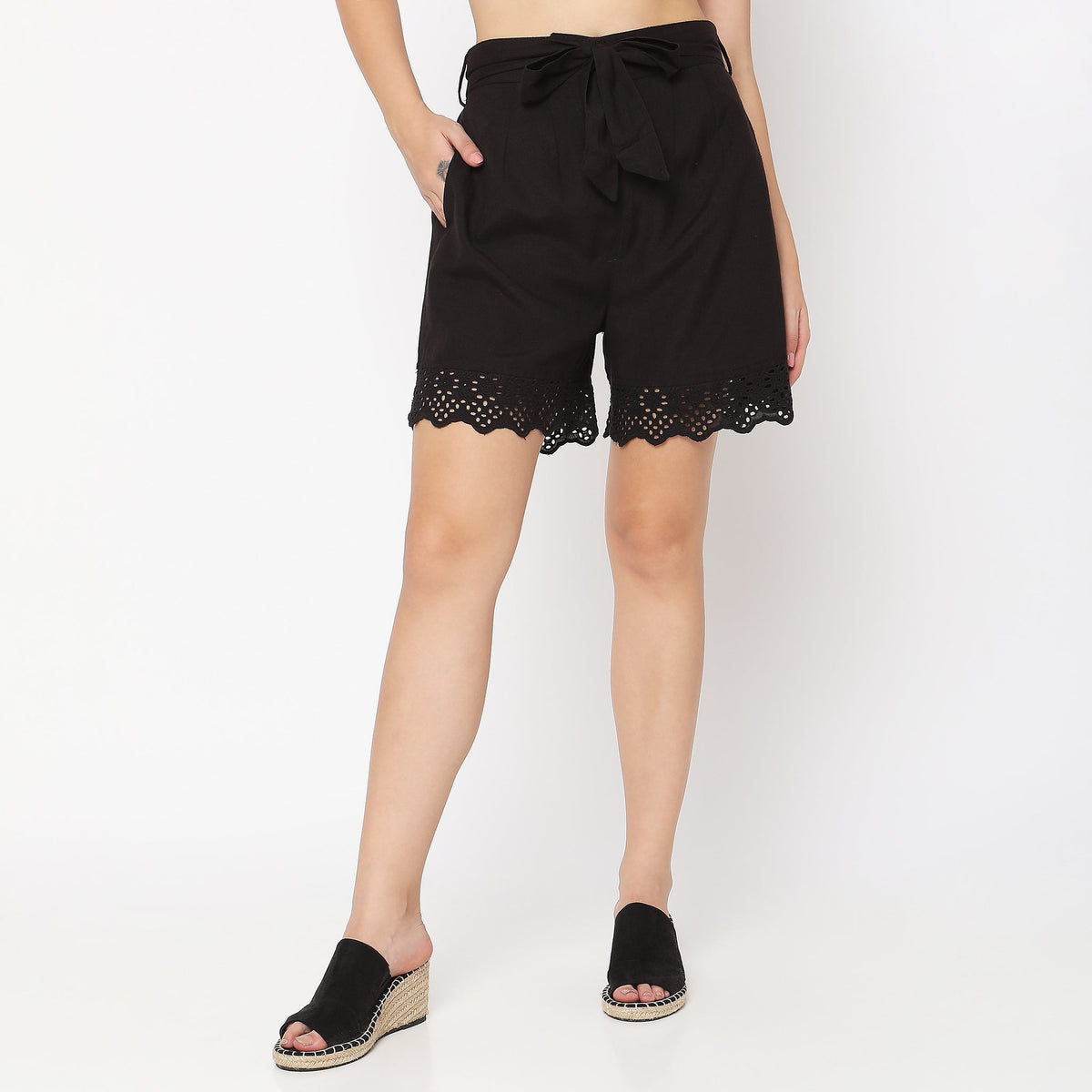 Women Wearing Regular Fit Solid Mid Rise Short