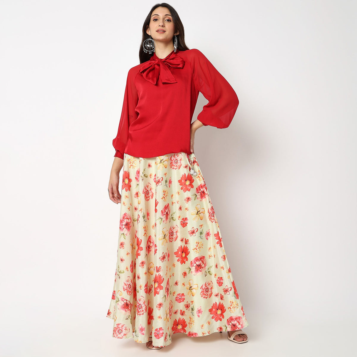 Women Wearing Flare Fit Printed Mid Rise Skirt