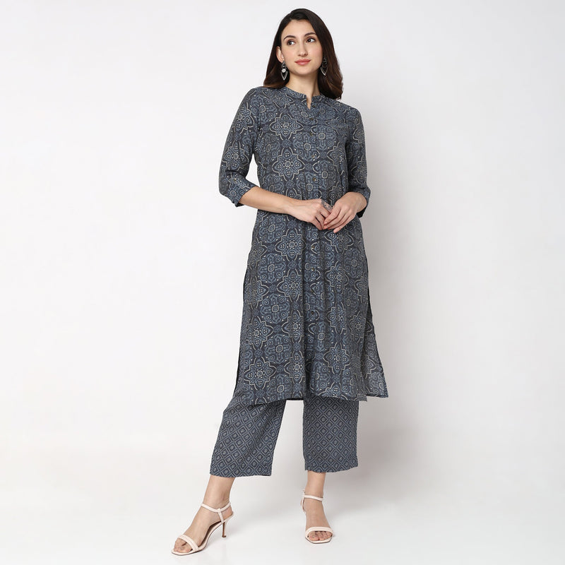 Women Wearing Straight Fit Printed Kurta Set