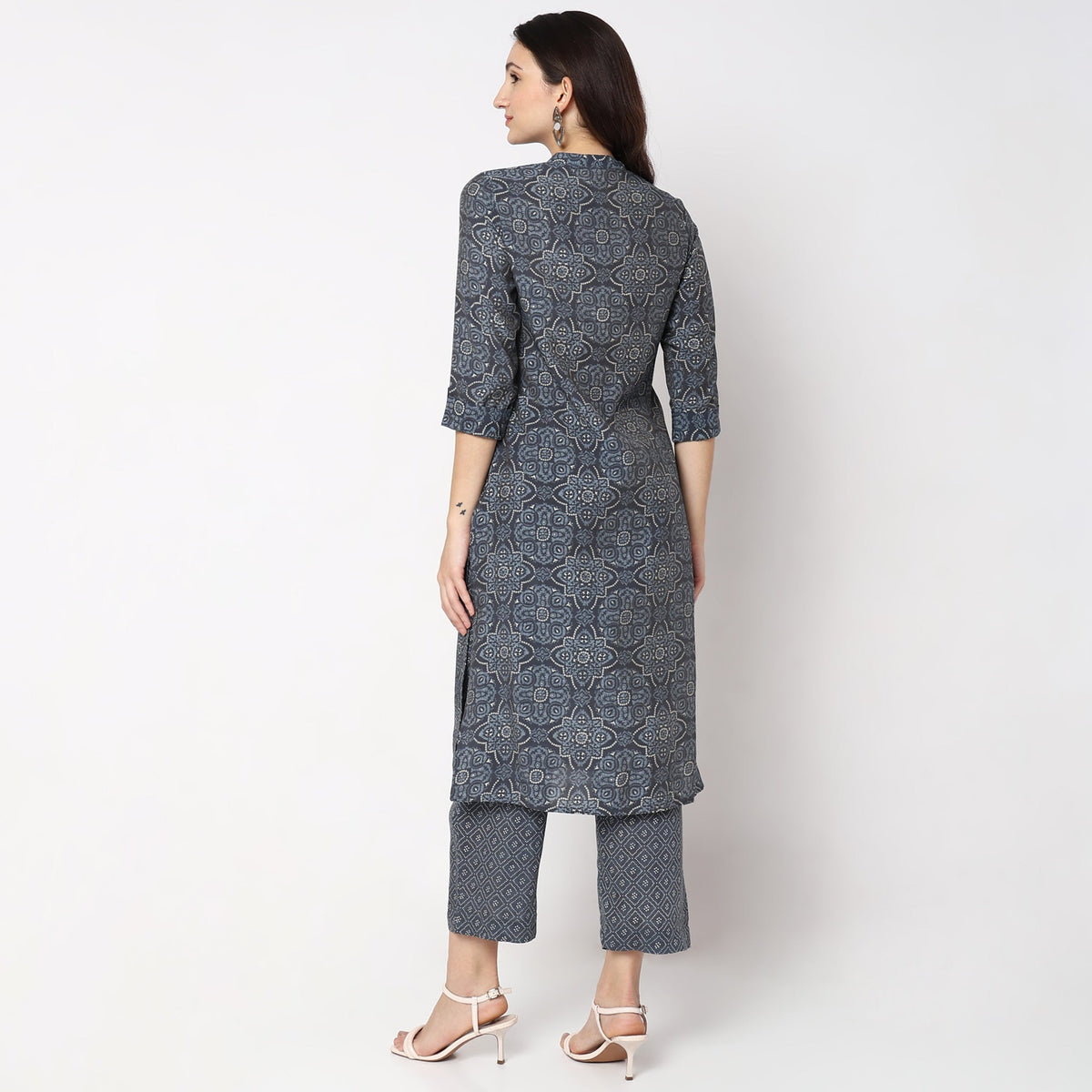 Women Wearing Straight Fit Printed Kurta Set