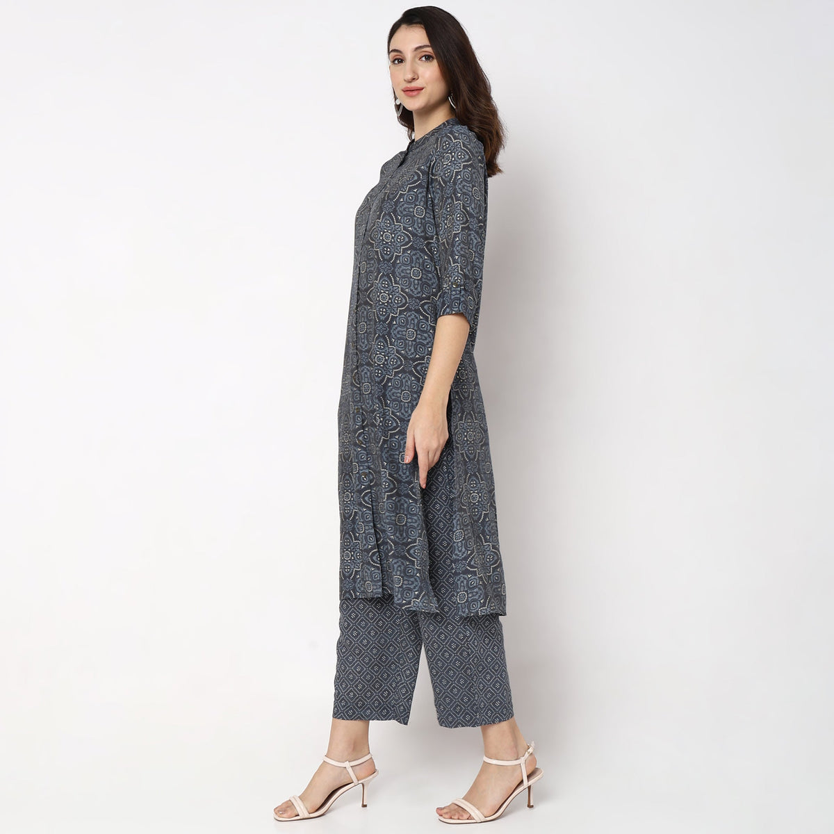 Women Wearing Straight Fit Printed Kurta Set