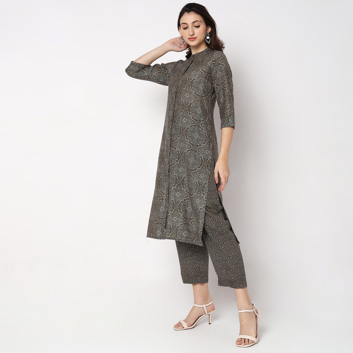 Women Wearing Straight Fit Printed Kurta Set