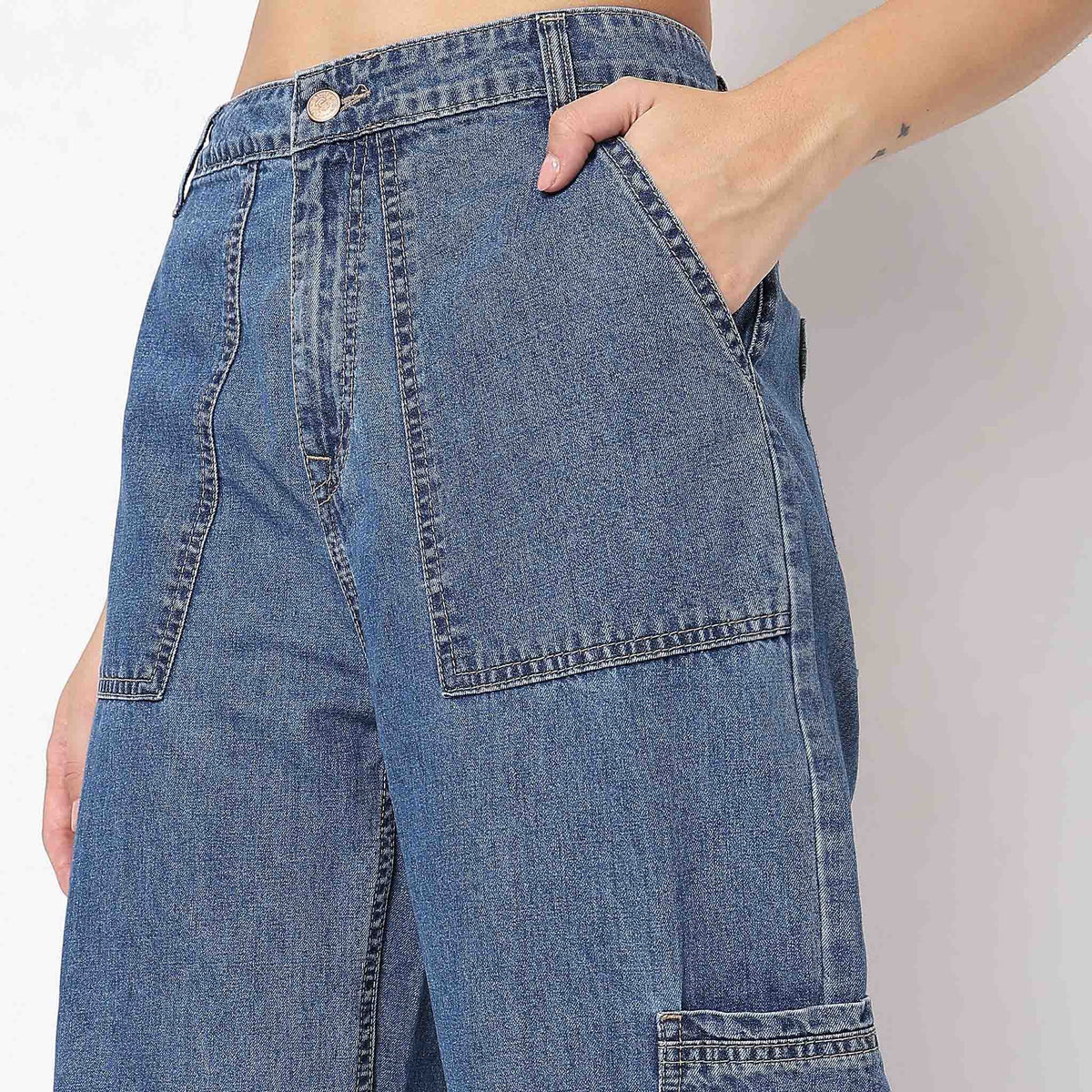 Women Wearing Straight Fit Solid High Rise Jean