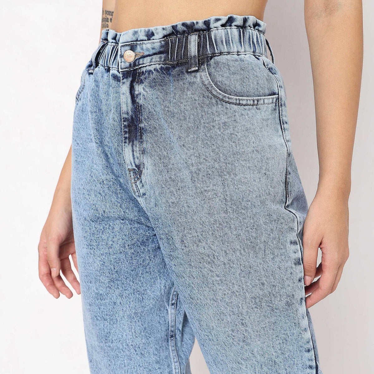 Women Wearing Slouch Fit Solid High Rise Jean