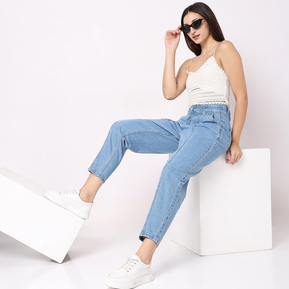 Women Wearing Slouch Fit Solid High Rise Jean