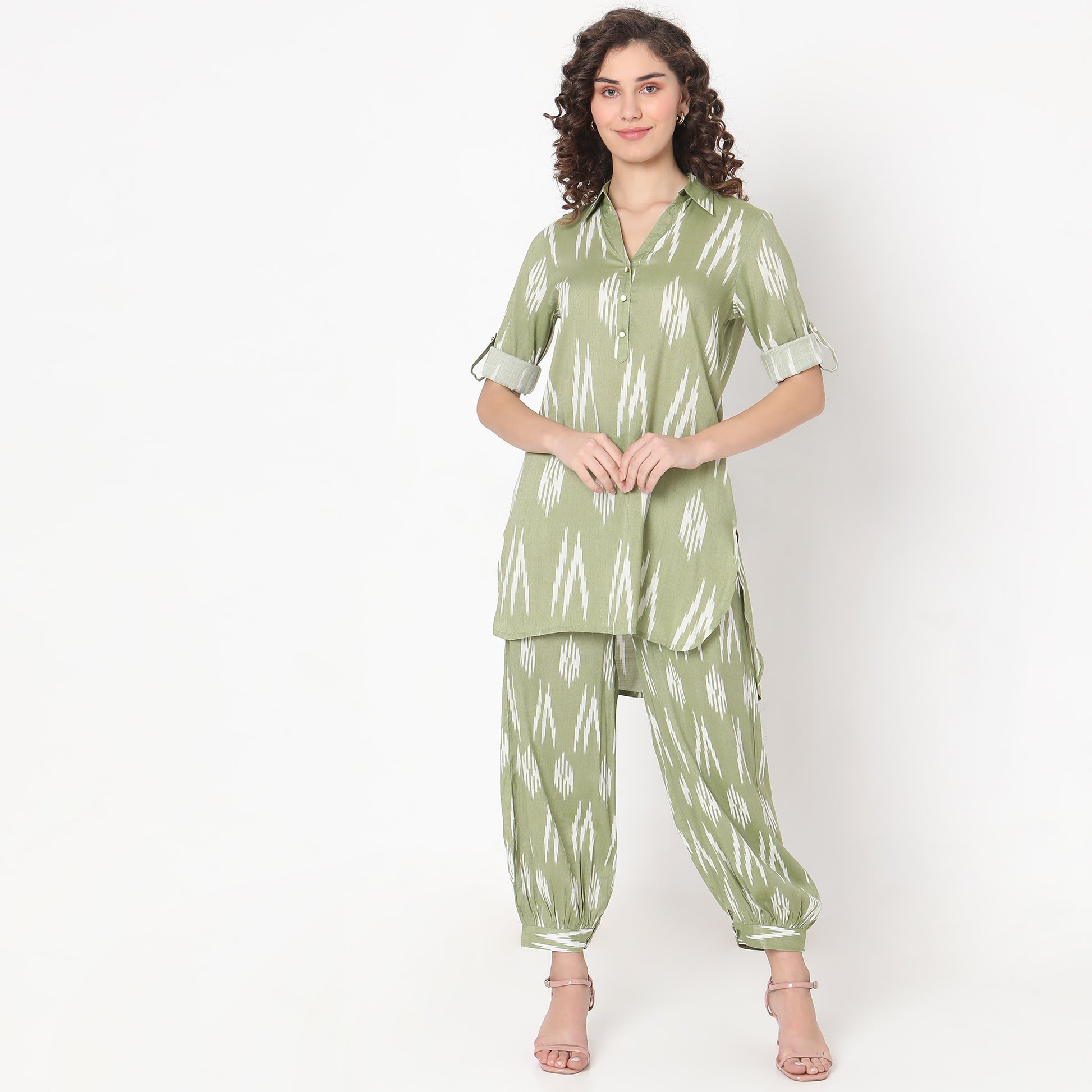 Straight Fit Printed Kurta Sets