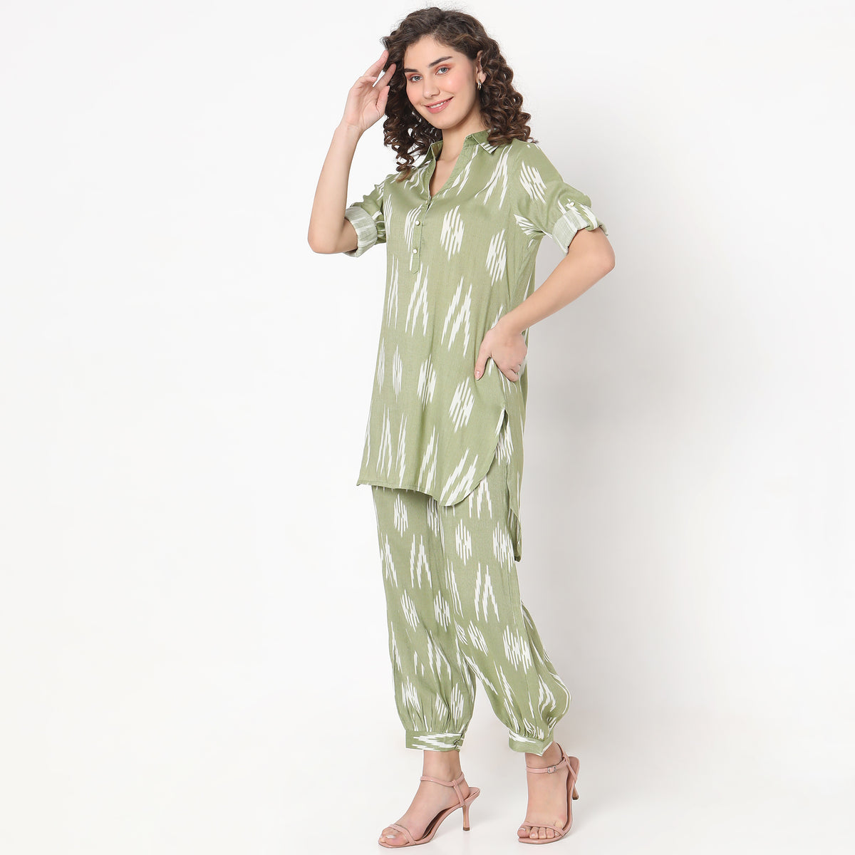 Straight Fit Printed Kurta Sets