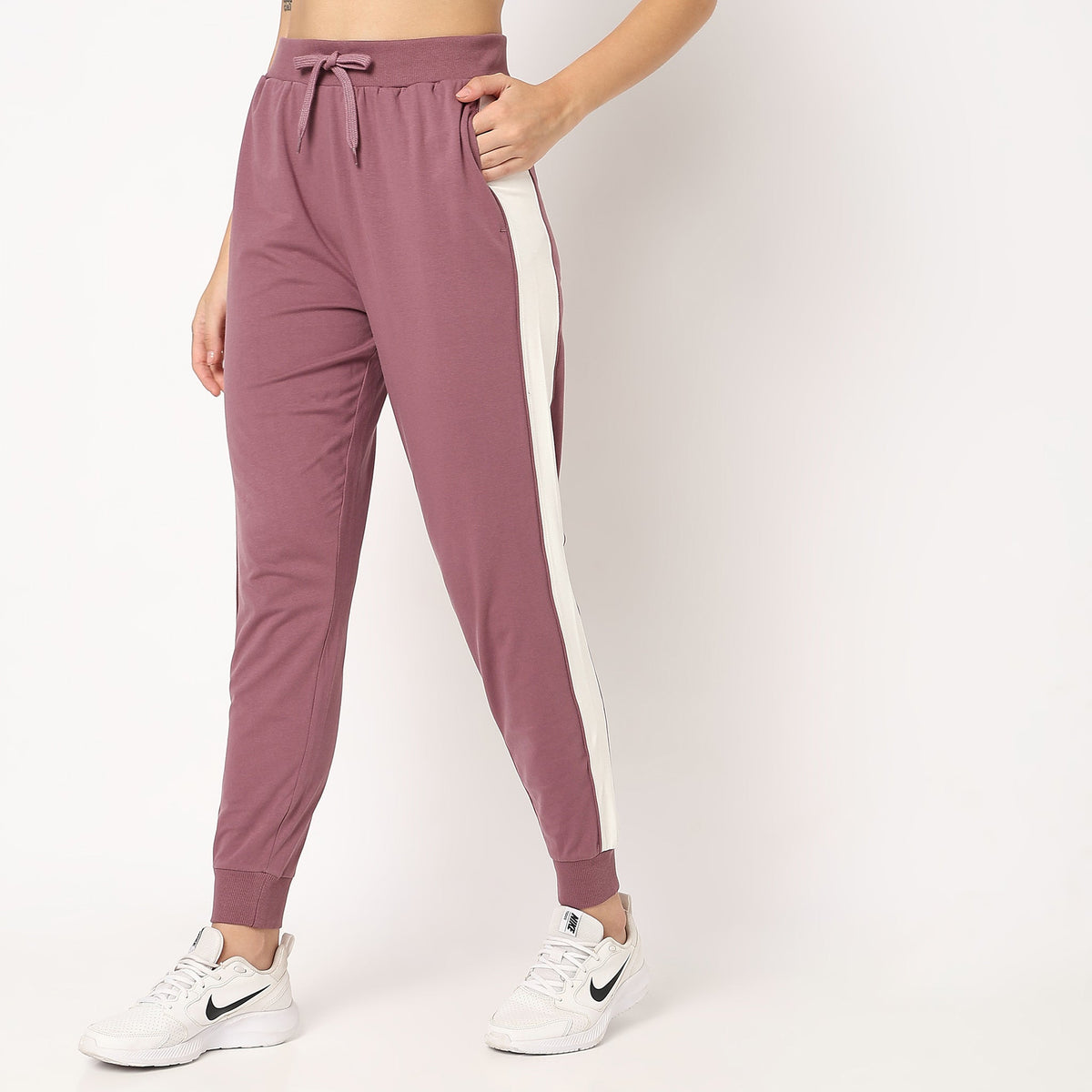 Women Wearing Regular Fit Solid Mid Rise Joggers