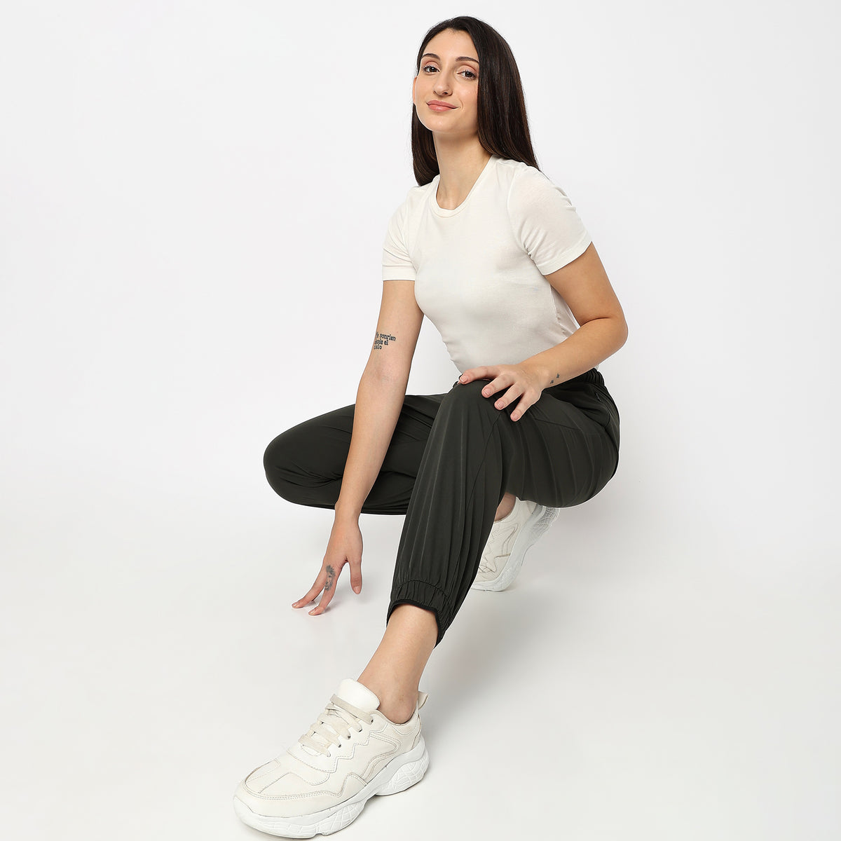 Regular Fit Solid Mid Rise Joggers