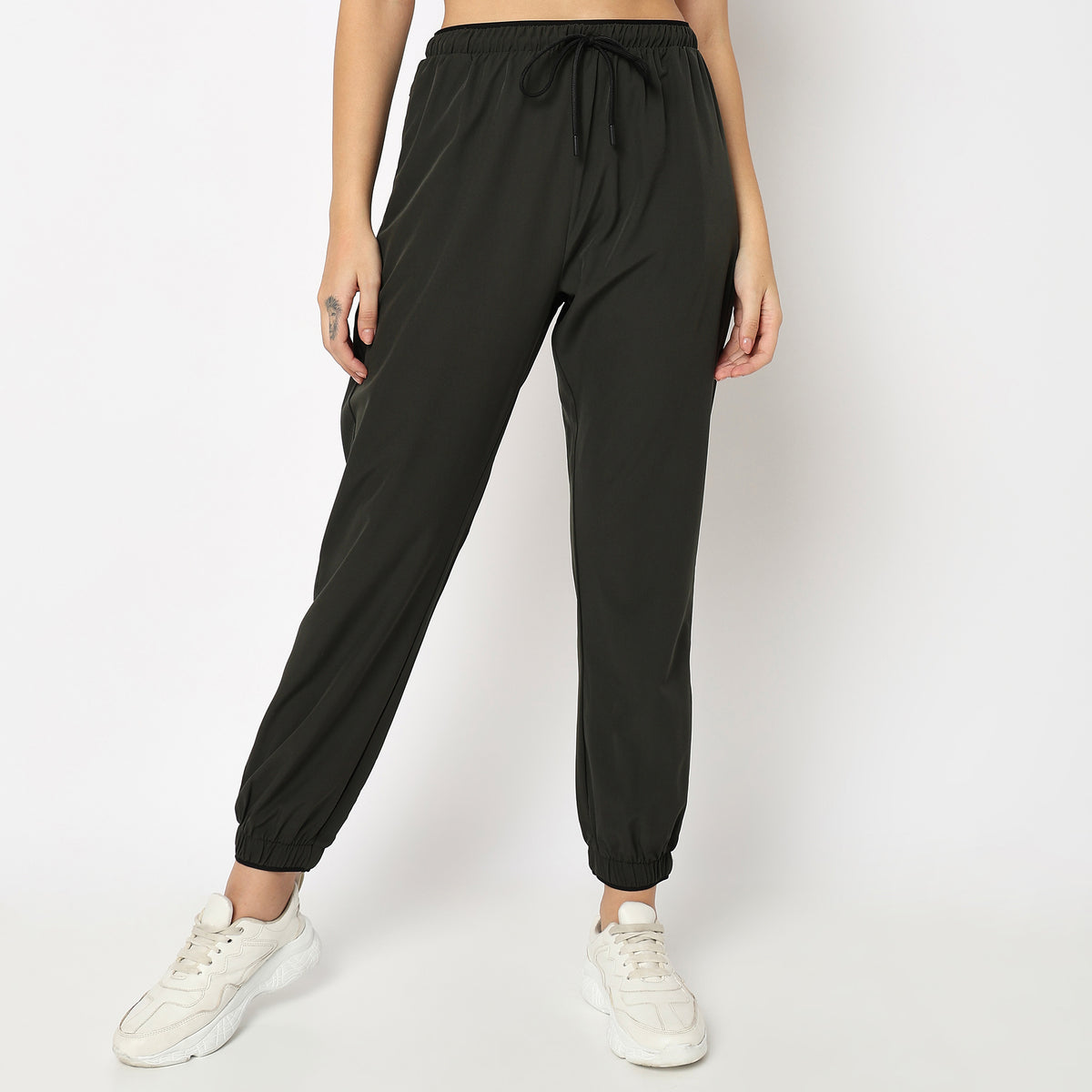 Regular Fit Solid Mid Rise Joggers