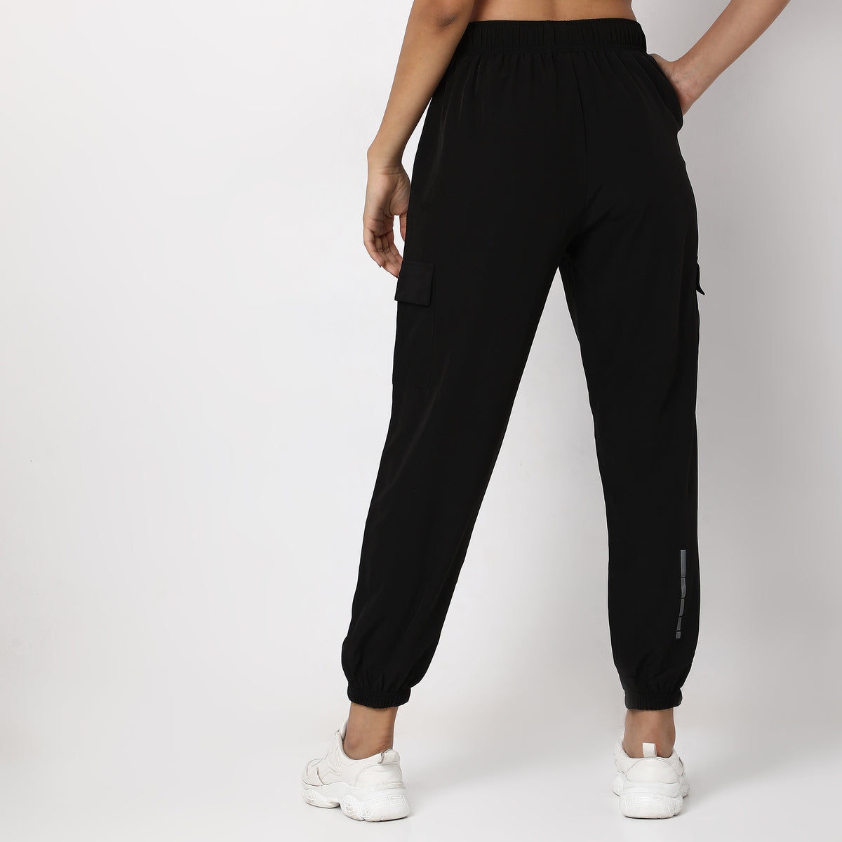 Regular Fit Solid Mid Rise Joggers