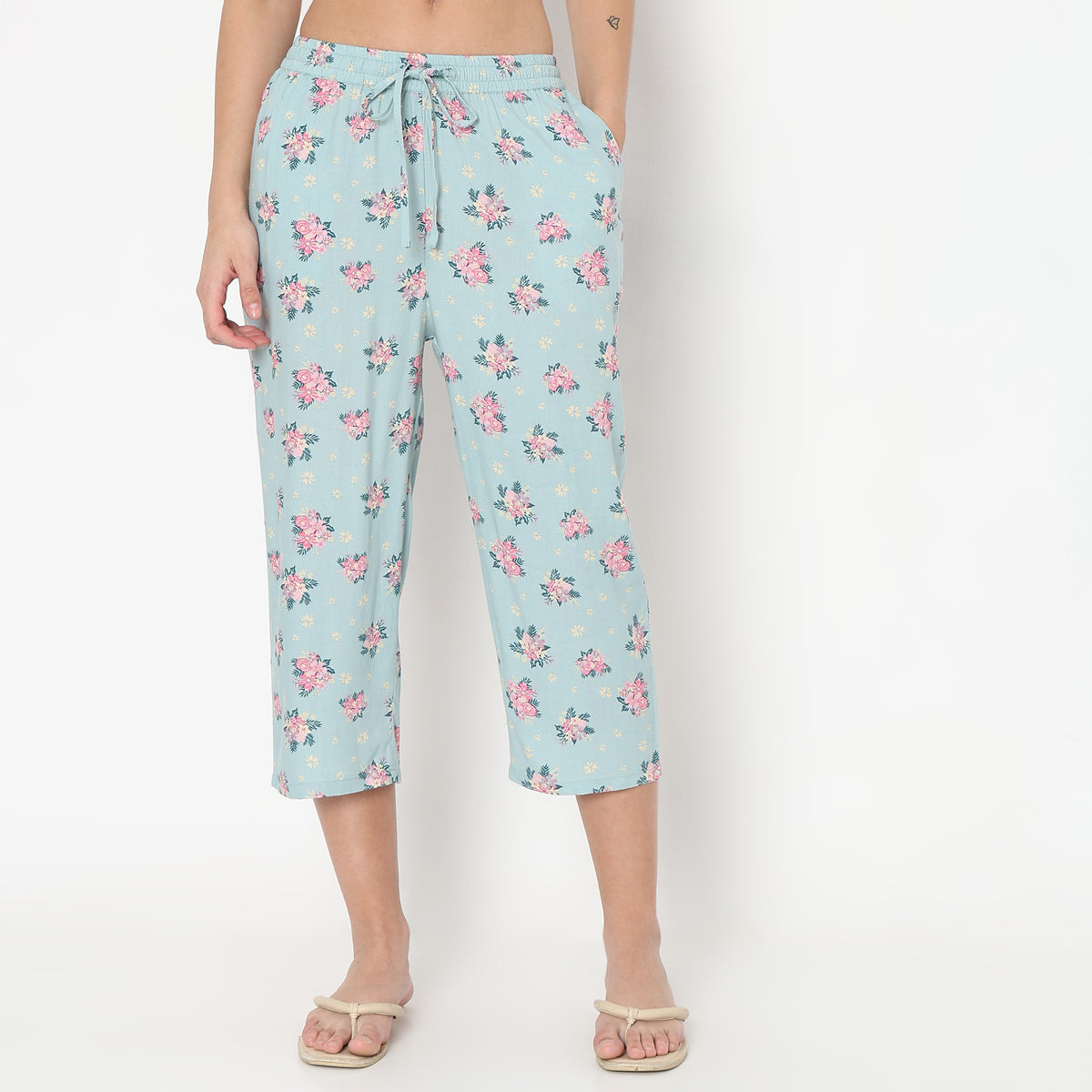 Regular Fit Floral Mid Rise Capris