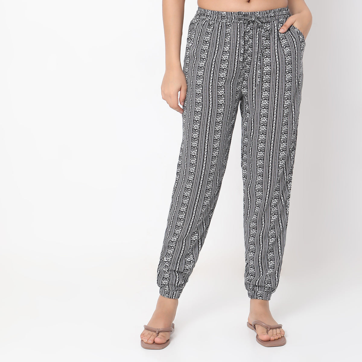 Regular Fit Printed Mid Rise Pyjamas