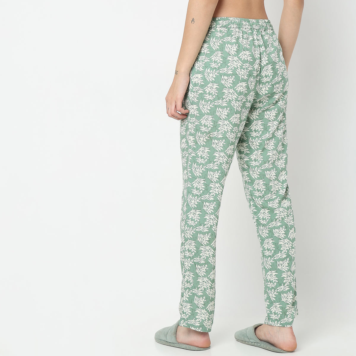 Regular Fit Floral Mid Rise Pyjamas