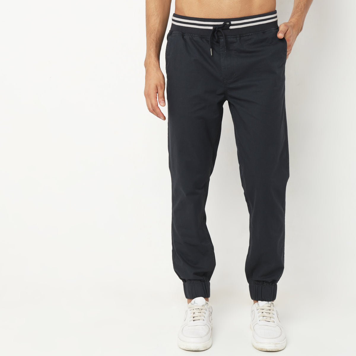 Regular Fit Solid Mid Rise Joggers