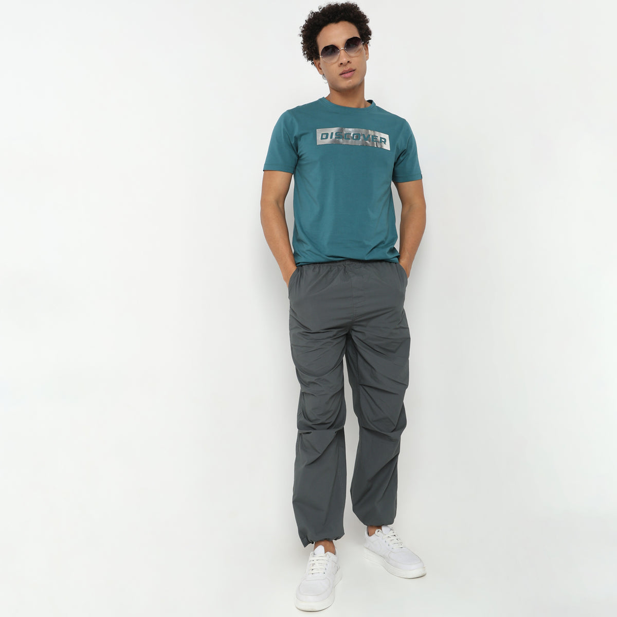 Regular Fit Solid Mid Rise Cargos