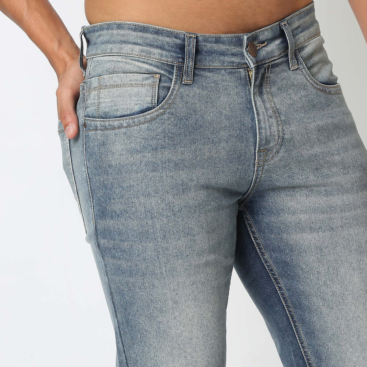 Regular Fit Solid Mid Rise Jeans