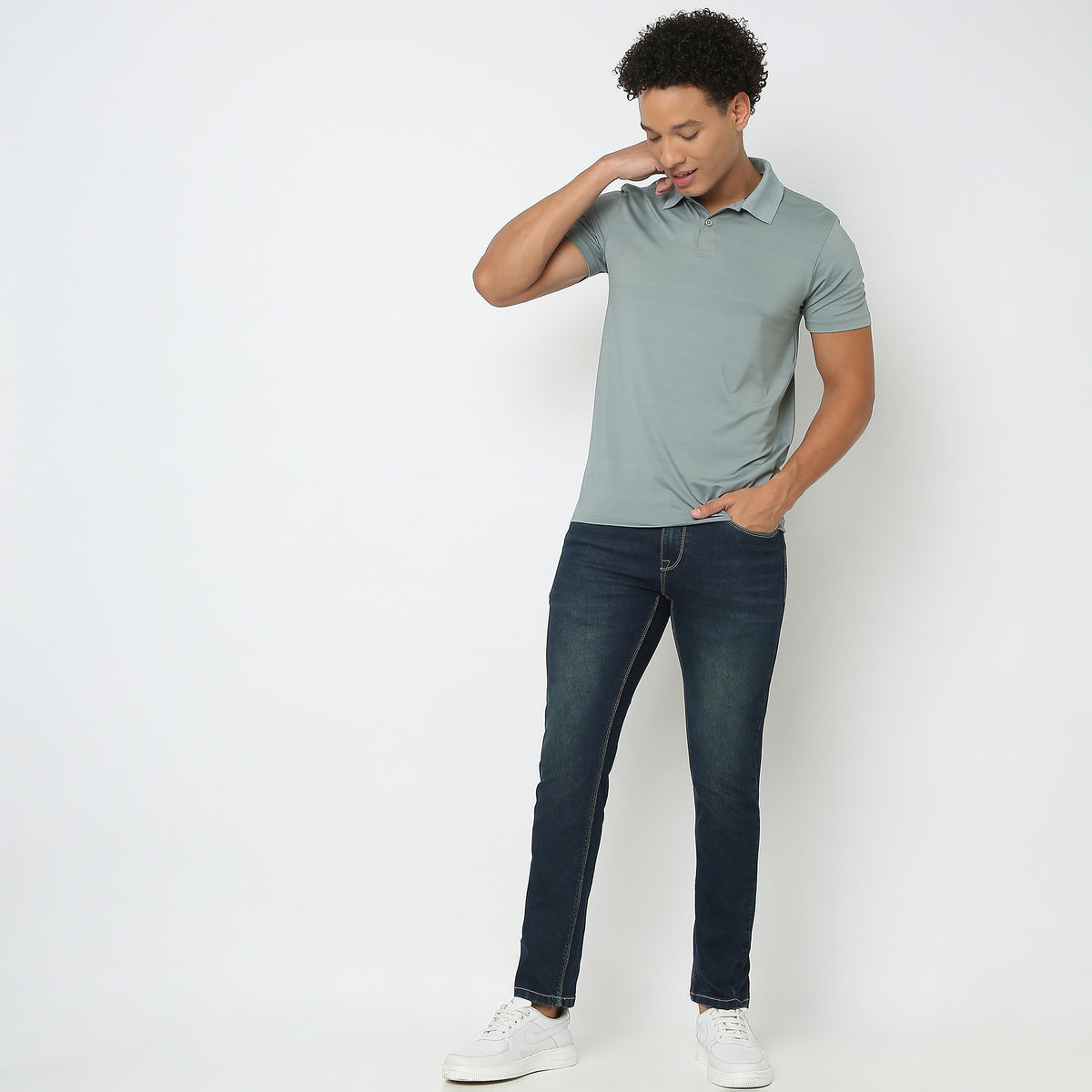 Regular Fit Solid Mid Rise Jeans