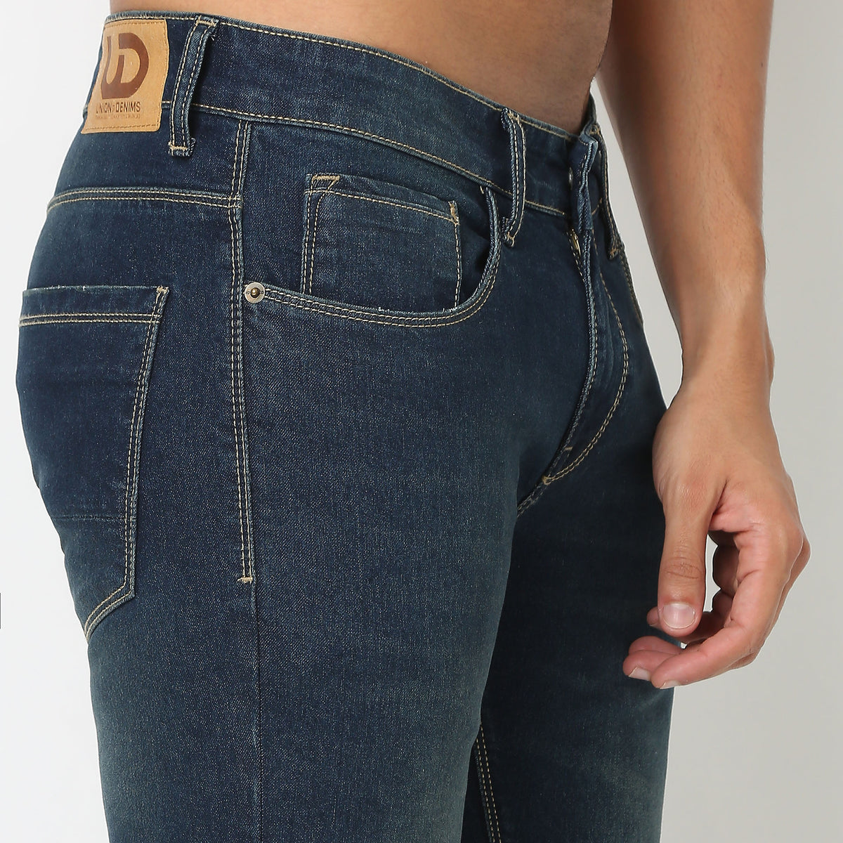 Regular Fit Solid Mid Rise Jeans