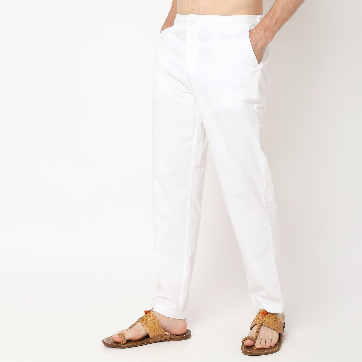 Men Wearing Slim Fit Solid Mid Rise Pyjama