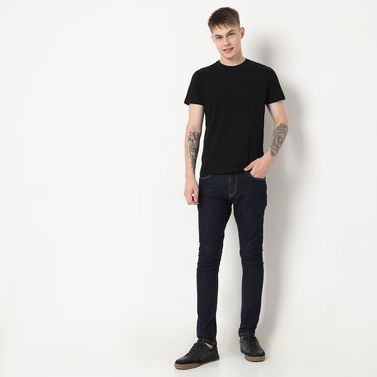 Skinny Fit Solid Mid Rise Jeans