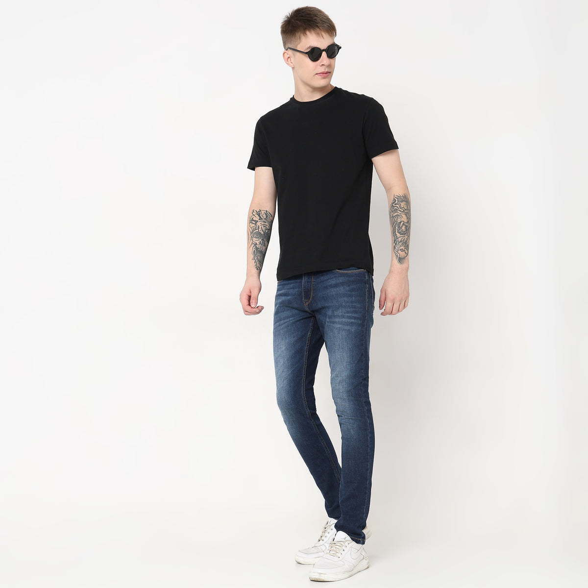 Skinny Fit Solid Mid Rise Jeans