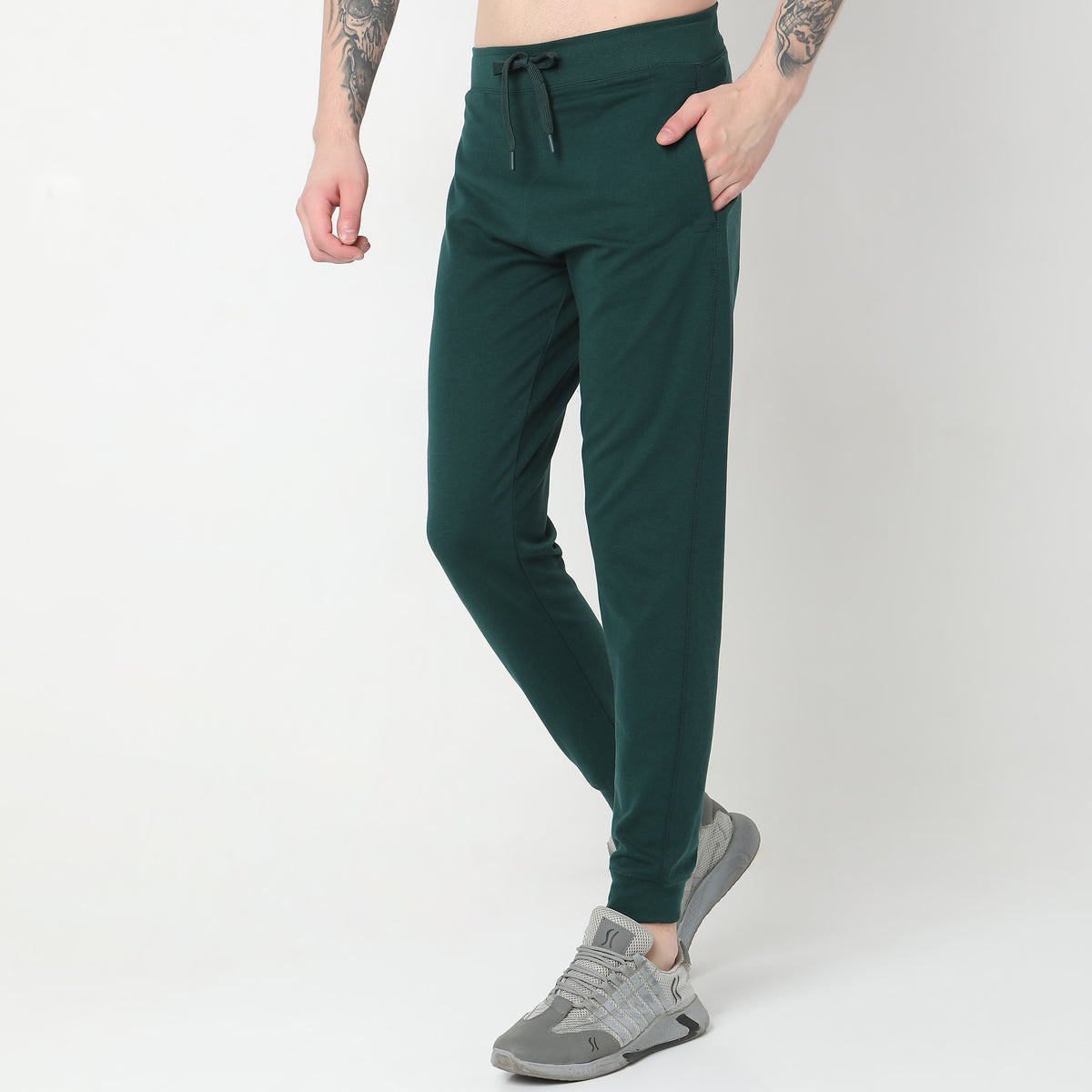 Regular Fit Solid Mid Rise Trackpants