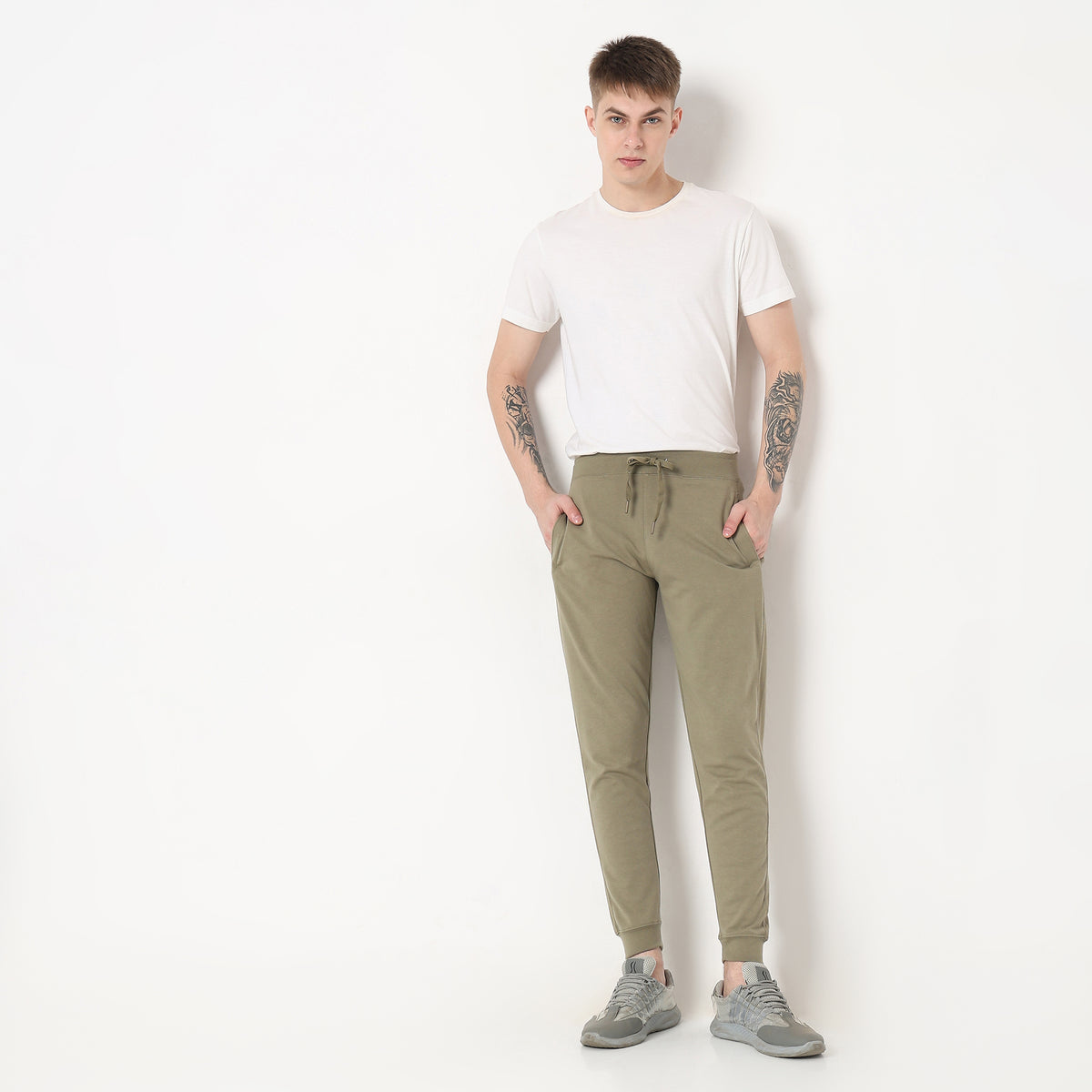 Regular Fit Solid Mid Rise Trackpants