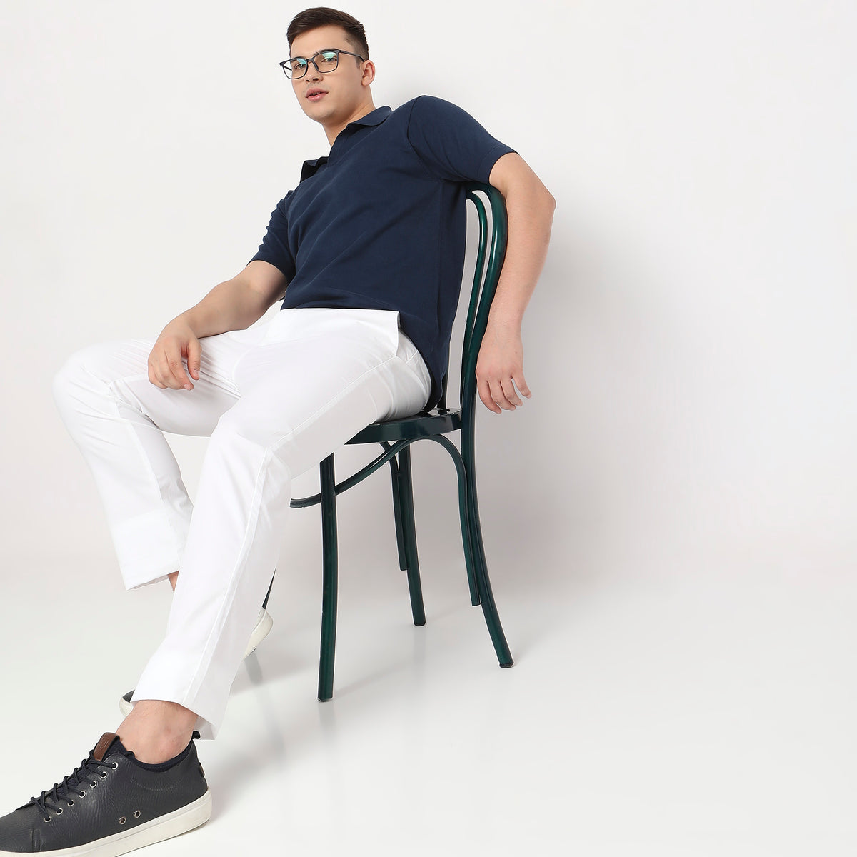 Relaxed Fit Solid Mid Rise Chinos