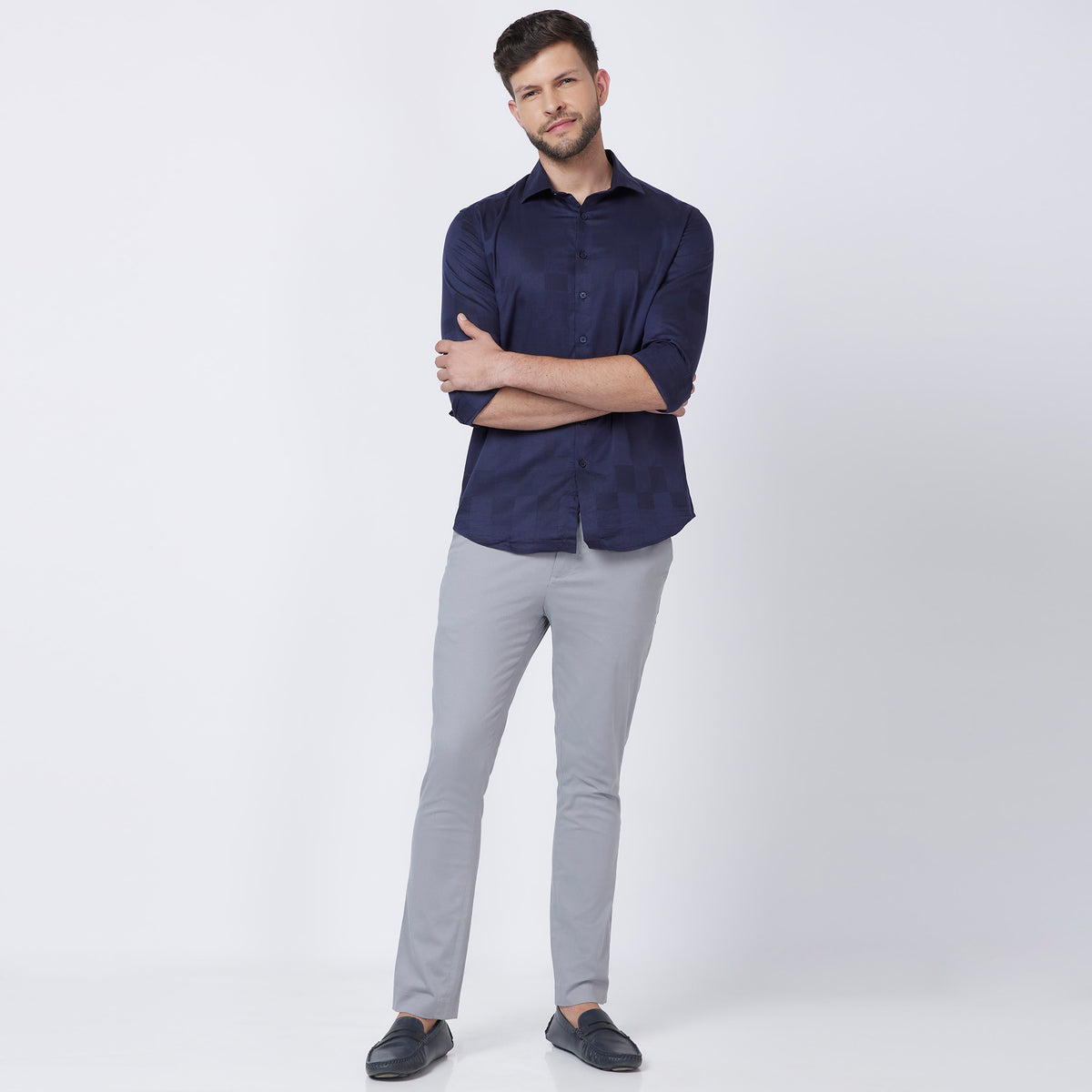 Regular Fit Solid Mid Rise Chinos