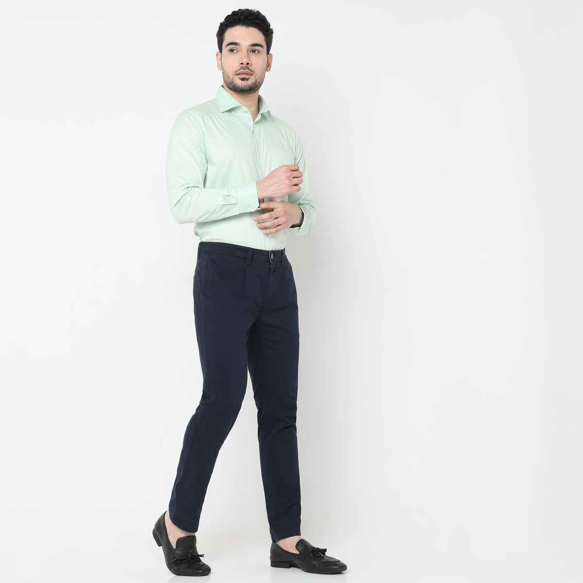 Regular Fit Solid Mid Rise Chinos