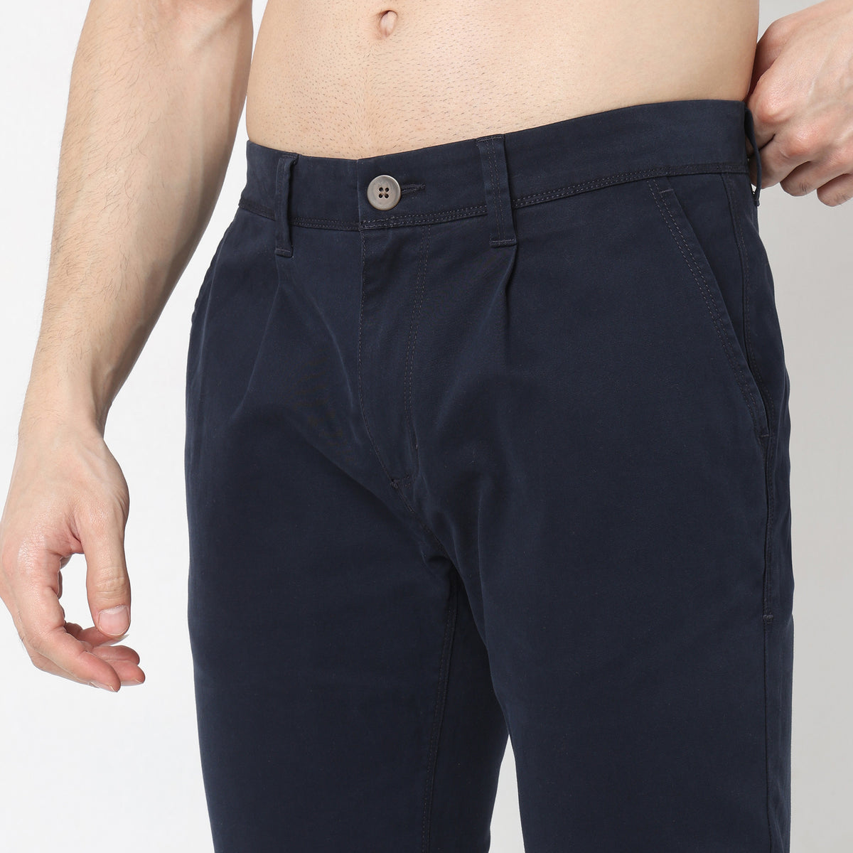 Regular Fit Solid Mid Rise Chinos